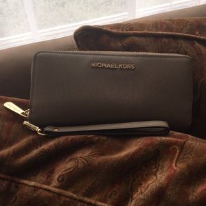 Michael Kors Wallet/Wristlet